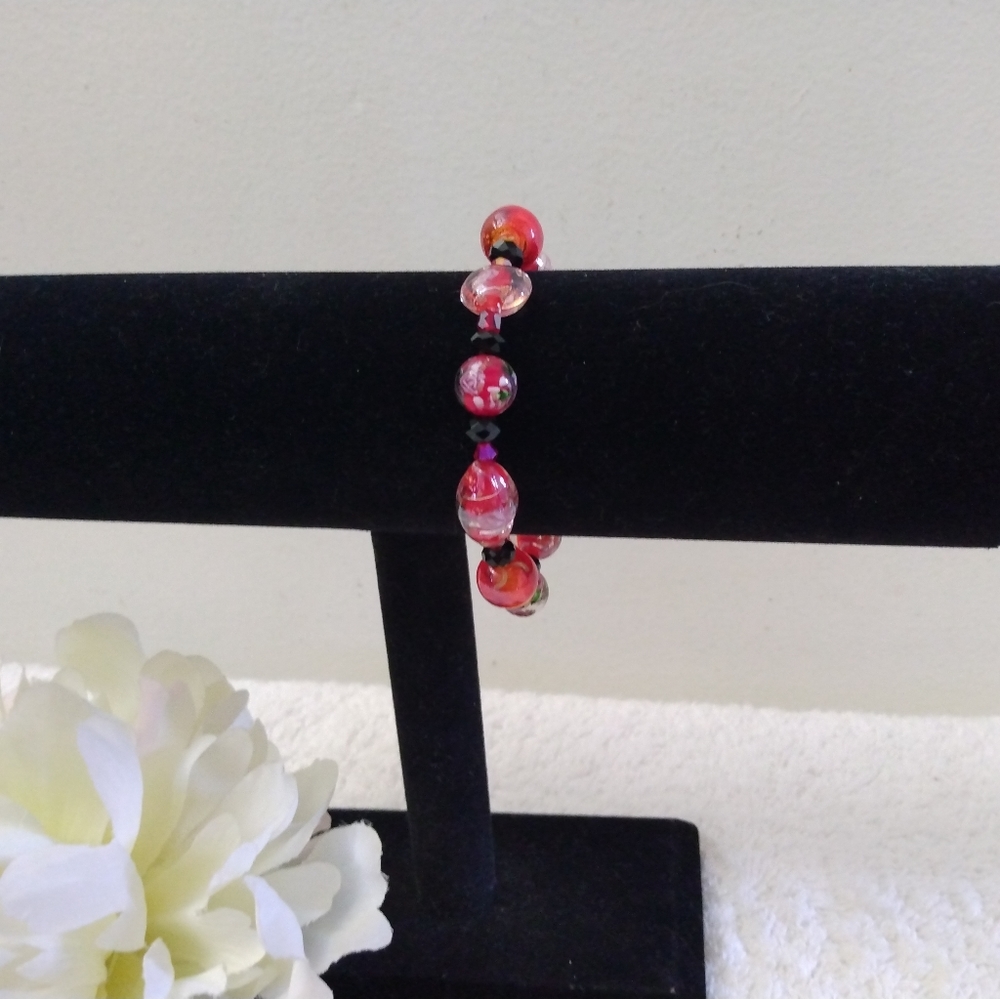 3/$10 🌟 NWOT Red Rose & Black Bead Bracelet - Picture 4 of 8